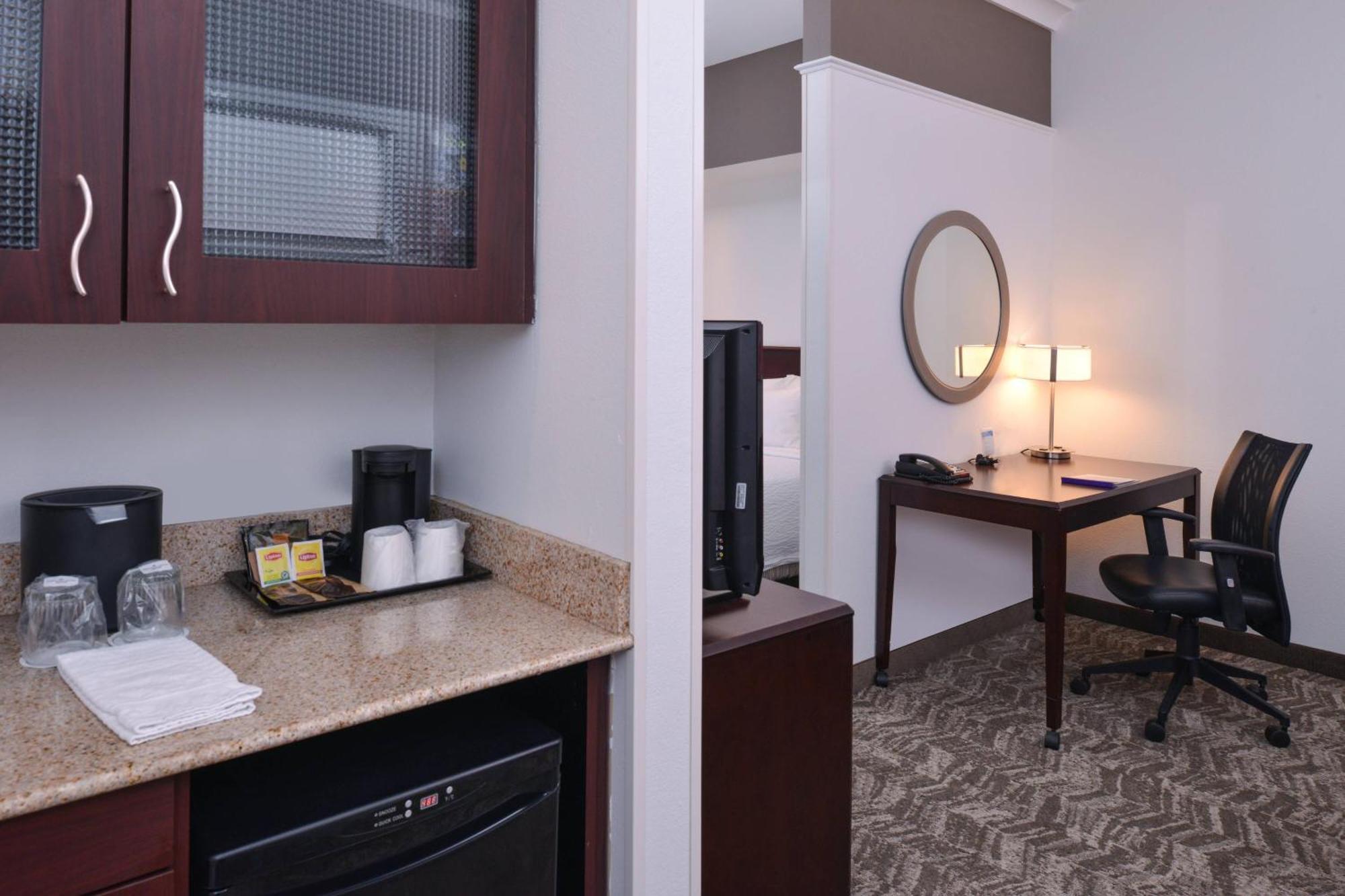 Springhill Suites By Marriott Oklahoma City Airport Экстерьер фото