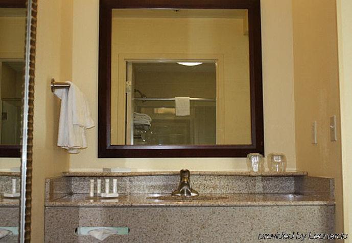 Springhill Suites By Marriott Oklahoma City Airport Экстерьер фото